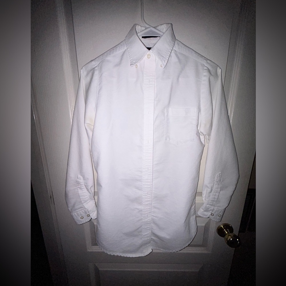 ULTRACLUB WHITE BUTTON-DOWN BLOUSE